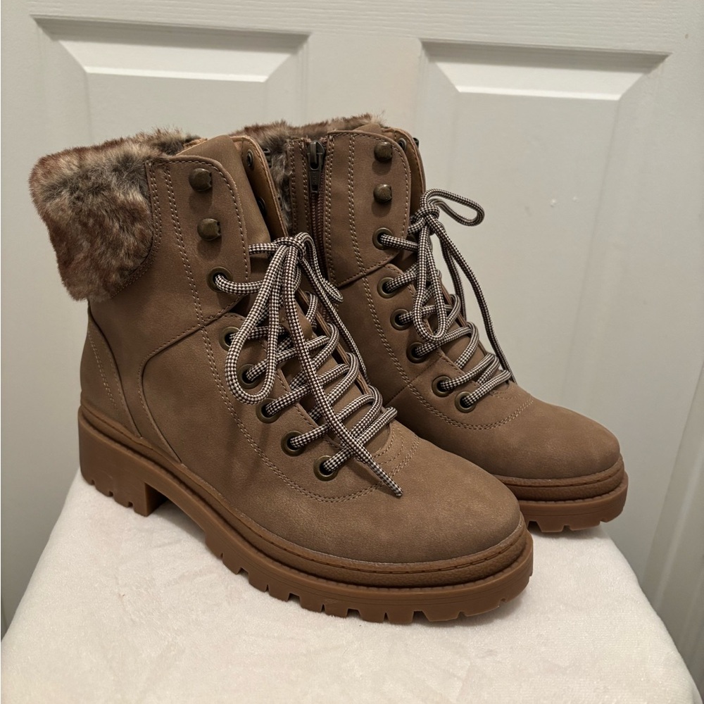 Women's Brown Fur-Lined Lace-Up Boots